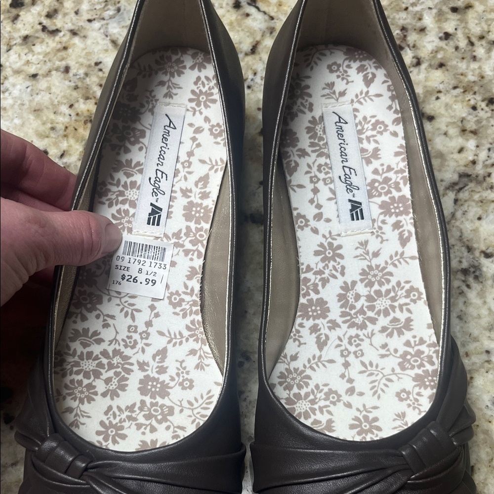 American Eagle Outfitters Women's Brown Loafers - Picture 6 of 9